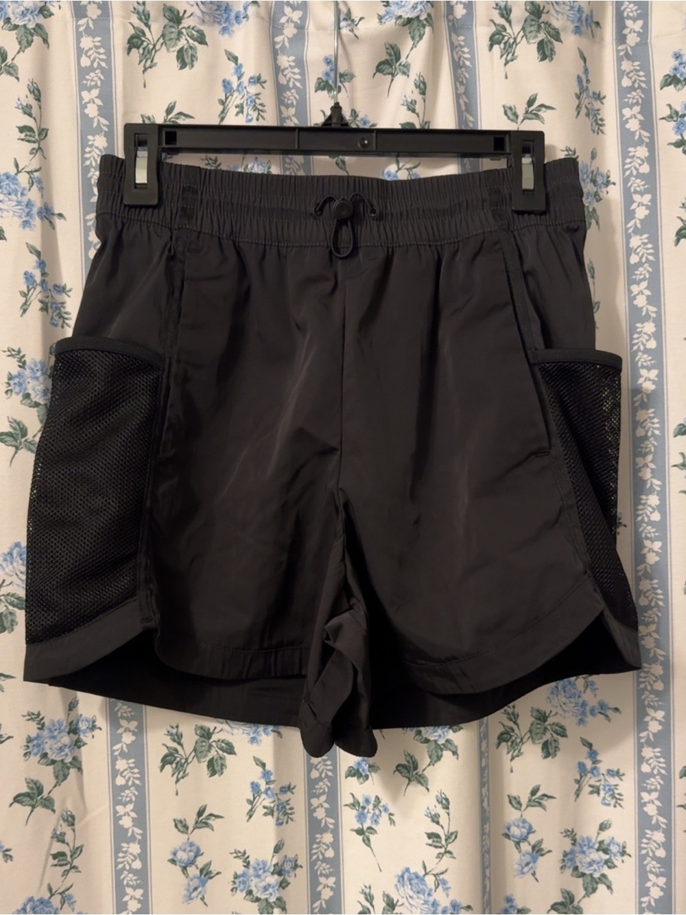 The North Face Women’s 2000 Mountain Light Wind Shorts NWT